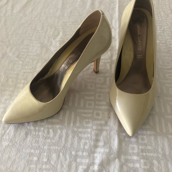 Size 7 cream patent pump - Picture 2 of 4